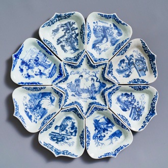 Een Chinese blauwwitte zoetvleesset of rijsttafel met figurendecor, Kangxi